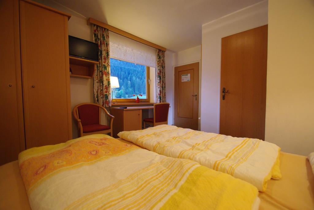 Hotel Gasthof Schönblick Russbach am Pass Gschütt Exterior foto